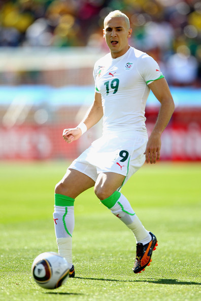 阿尔及利亚运动员在足球赛事中取得胜利 阿尔及利亚运动员在足球赛事中取得胜利