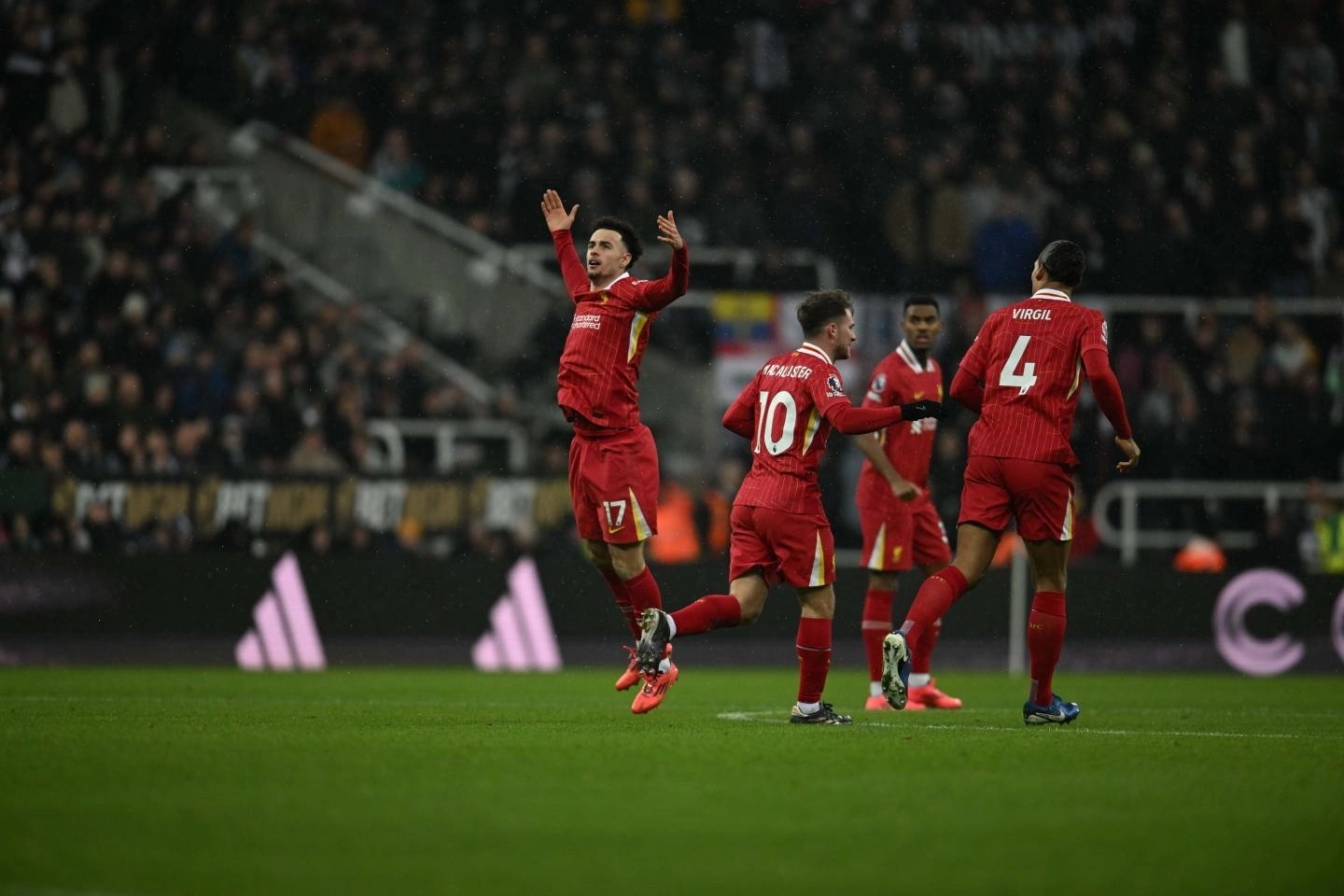 包含不伦瑞克凭借主场优势，全取三分的词条