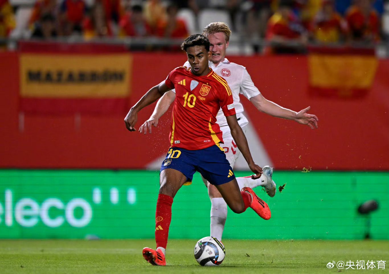 包含丹麦足球队在国际赛事中势如破竹的词条