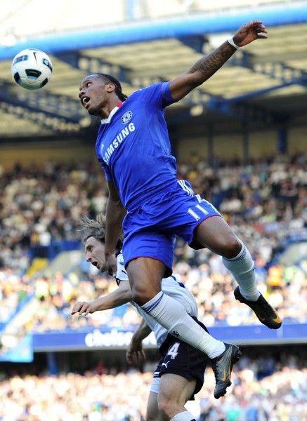 红蓝军团热血对决!掀起足球赛场风暴的简单介绍 红蓝军团热血对决!掀起足球赛场风暴的简单介绍