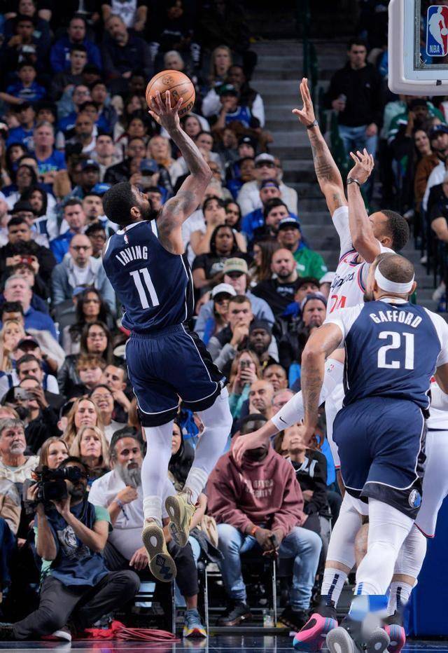 火箭客场击败独行侠,哈登三节分光芒万丈的简单介绍 火箭客场击败独行侠,哈登三节分光芒万丈的简单介绍