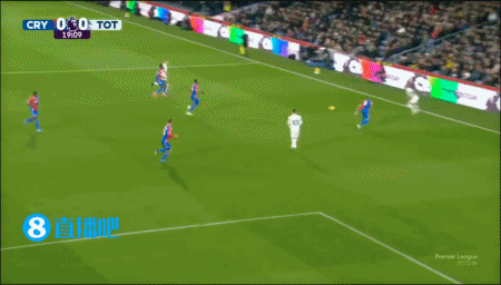 比赛中冷静果断的裁判调度让场面得以控制 比赛中冷静果断的裁判调度让场面得以控制