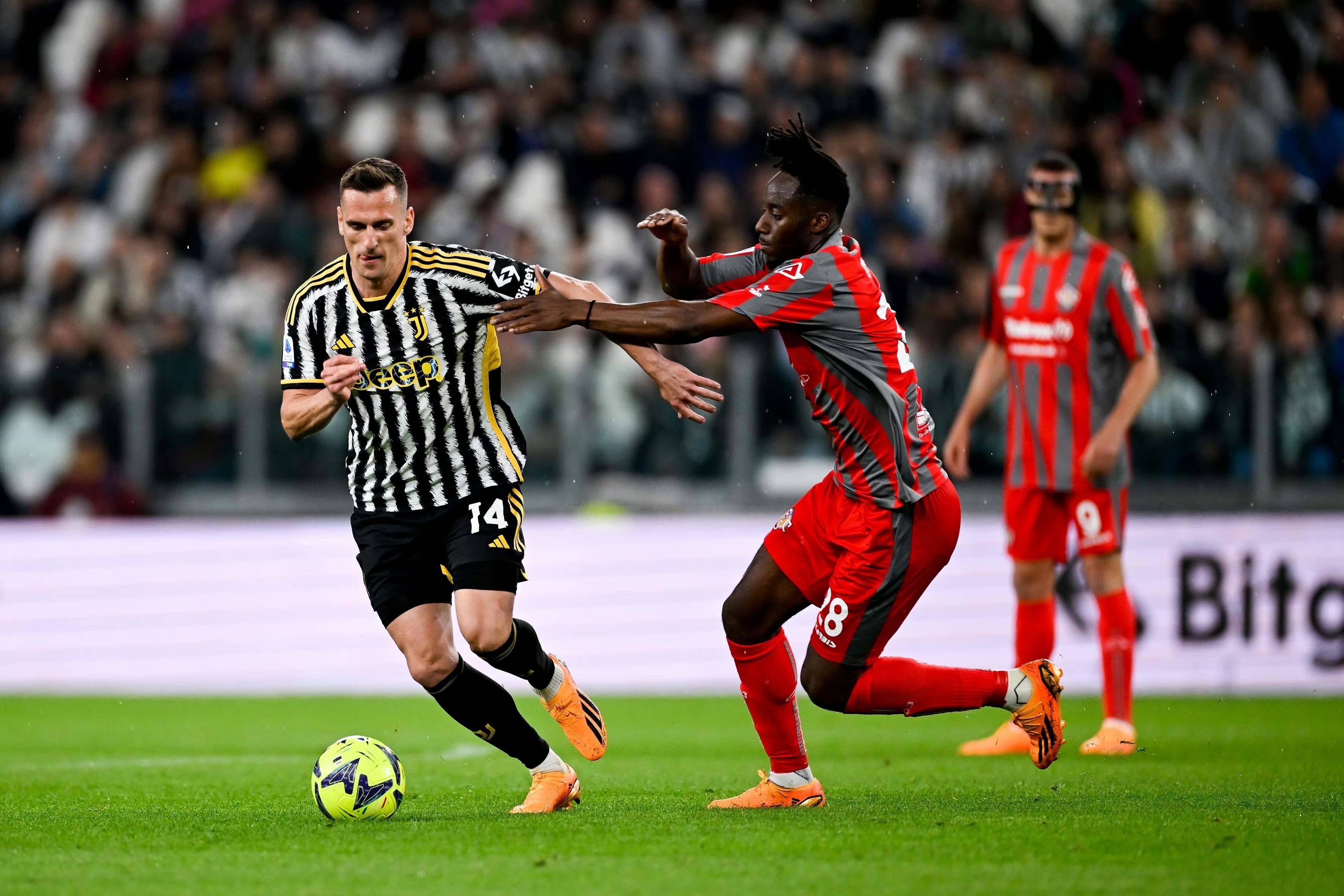 尤文图斯主场反败为胜,再战半决赛的机会仍存 尤文图斯主场反败为胜,再战半决赛的机会仍存