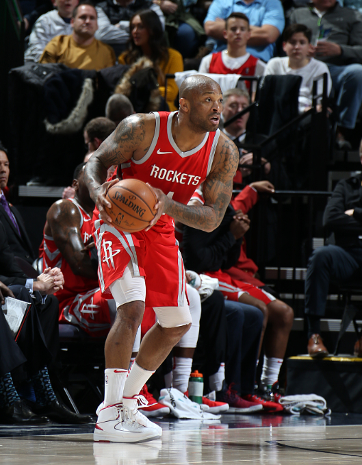 爵士奇兵挺身而出，助球队连胜