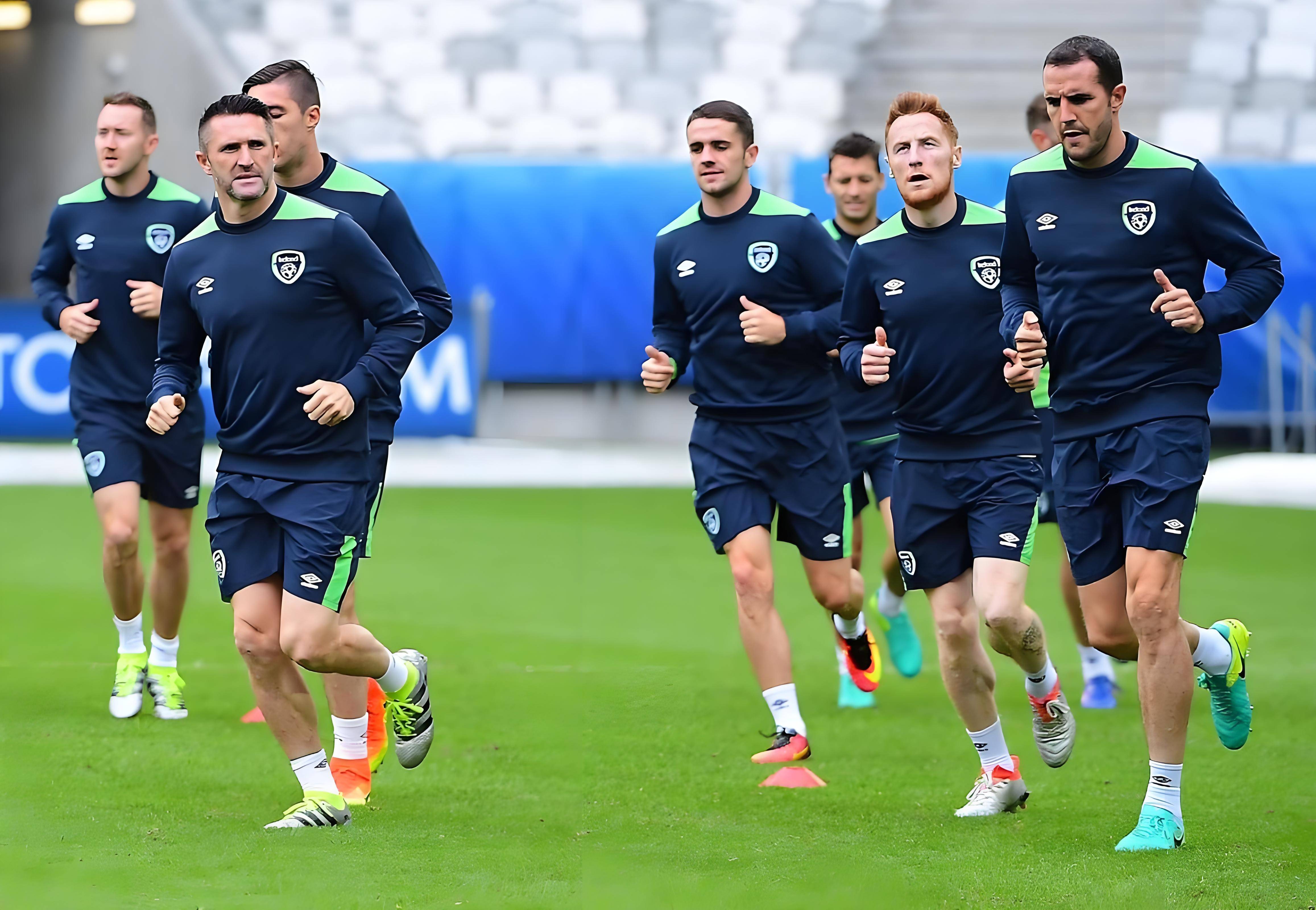 荷兰队在欧预赛比赛中-战胜拉脱维亚 荷兰队在欧预赛比赛中-战胜拉脱维亚