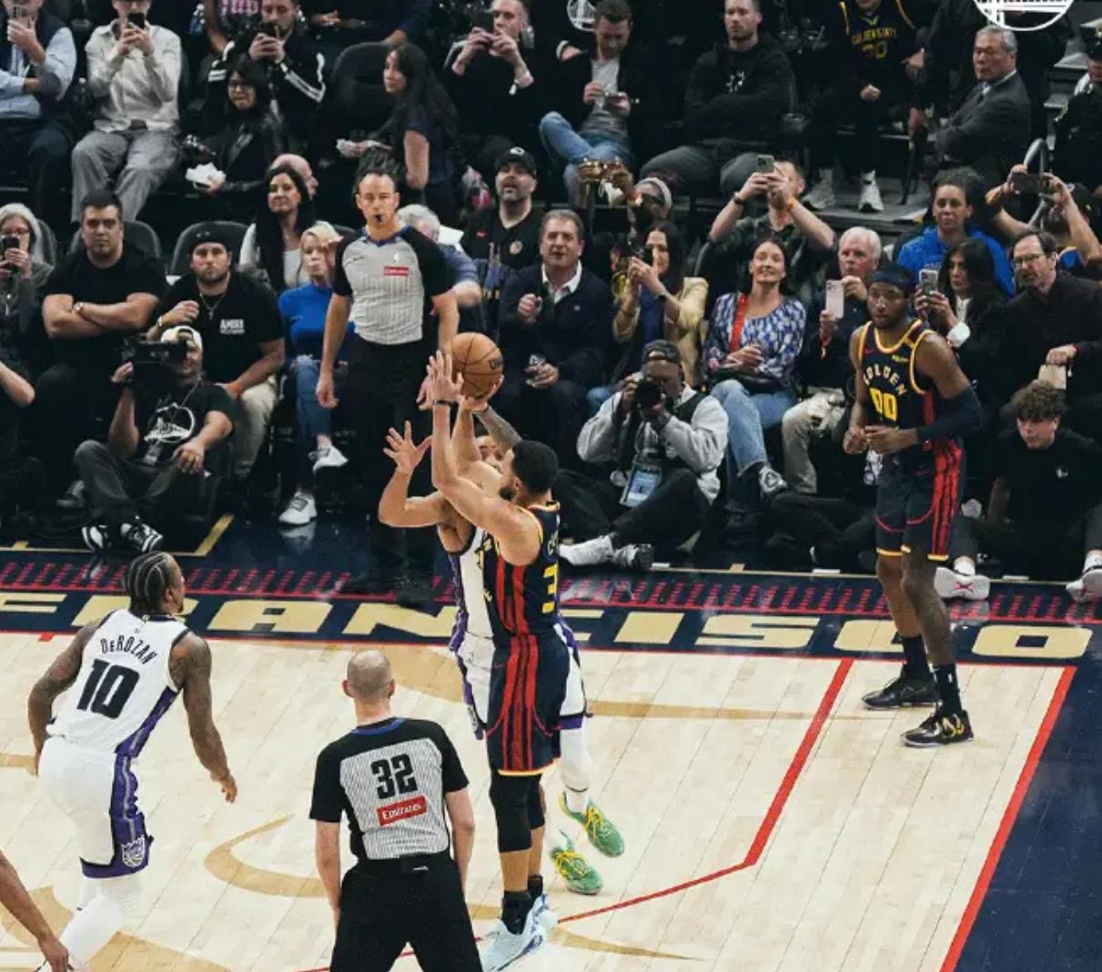 勇士全队表现出色，球员间默契配合