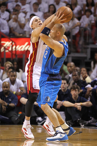 包含小牛队球迷狂热支持,主场气氛达到高潮的词条 包含小牛队球迷狂热支持,主场气氛达到高潮的词条