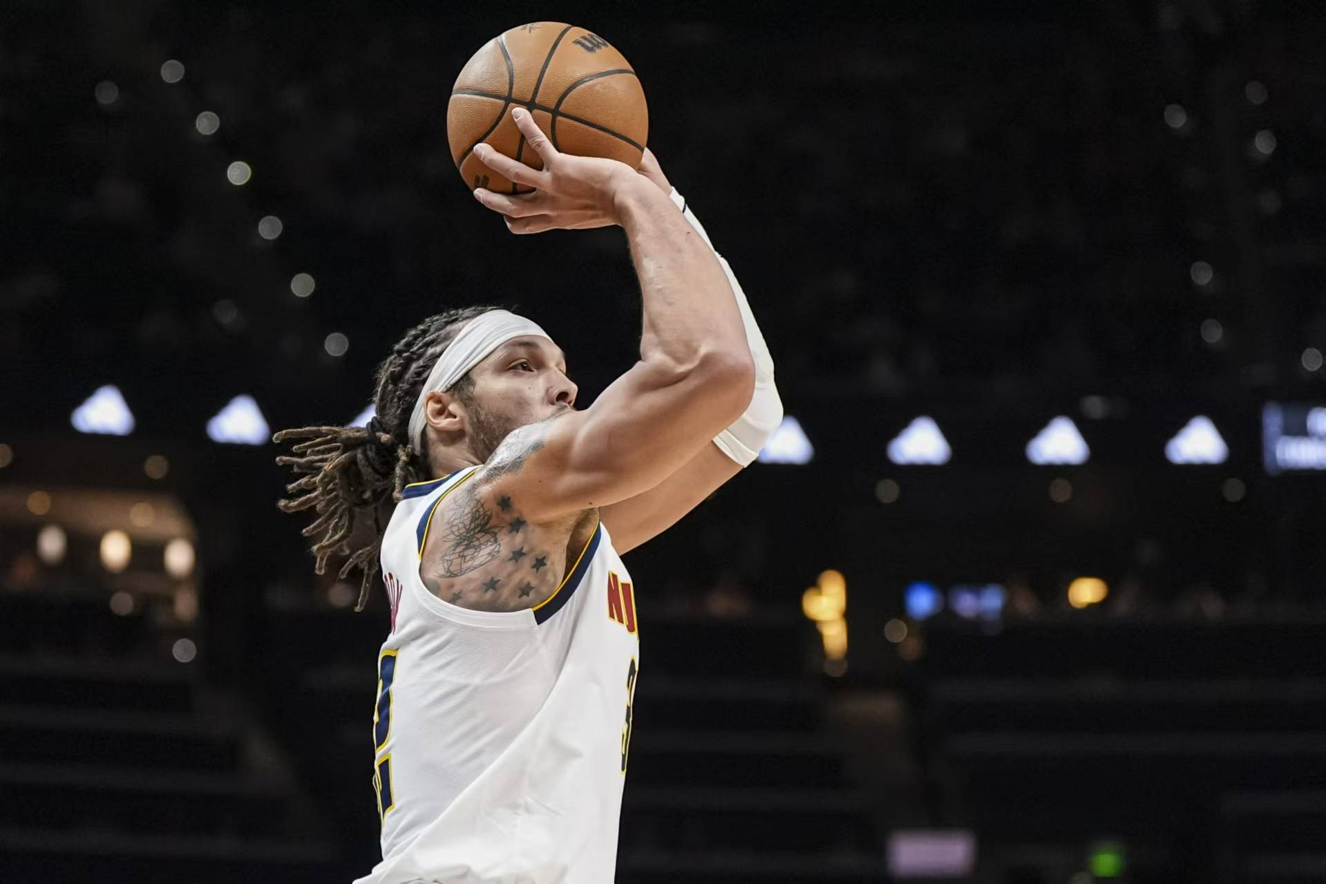 掘金客场大胜马刺乔治-卡尔表现抢眼 掘金客场大胜马刺乔治-卡尔表现抢眼