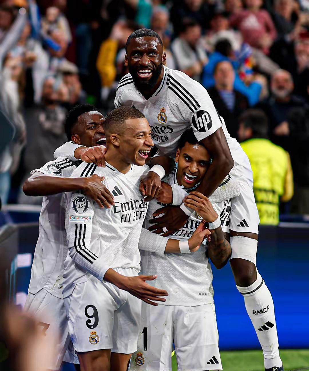 曼联大胜皇马欧冠小组获胜