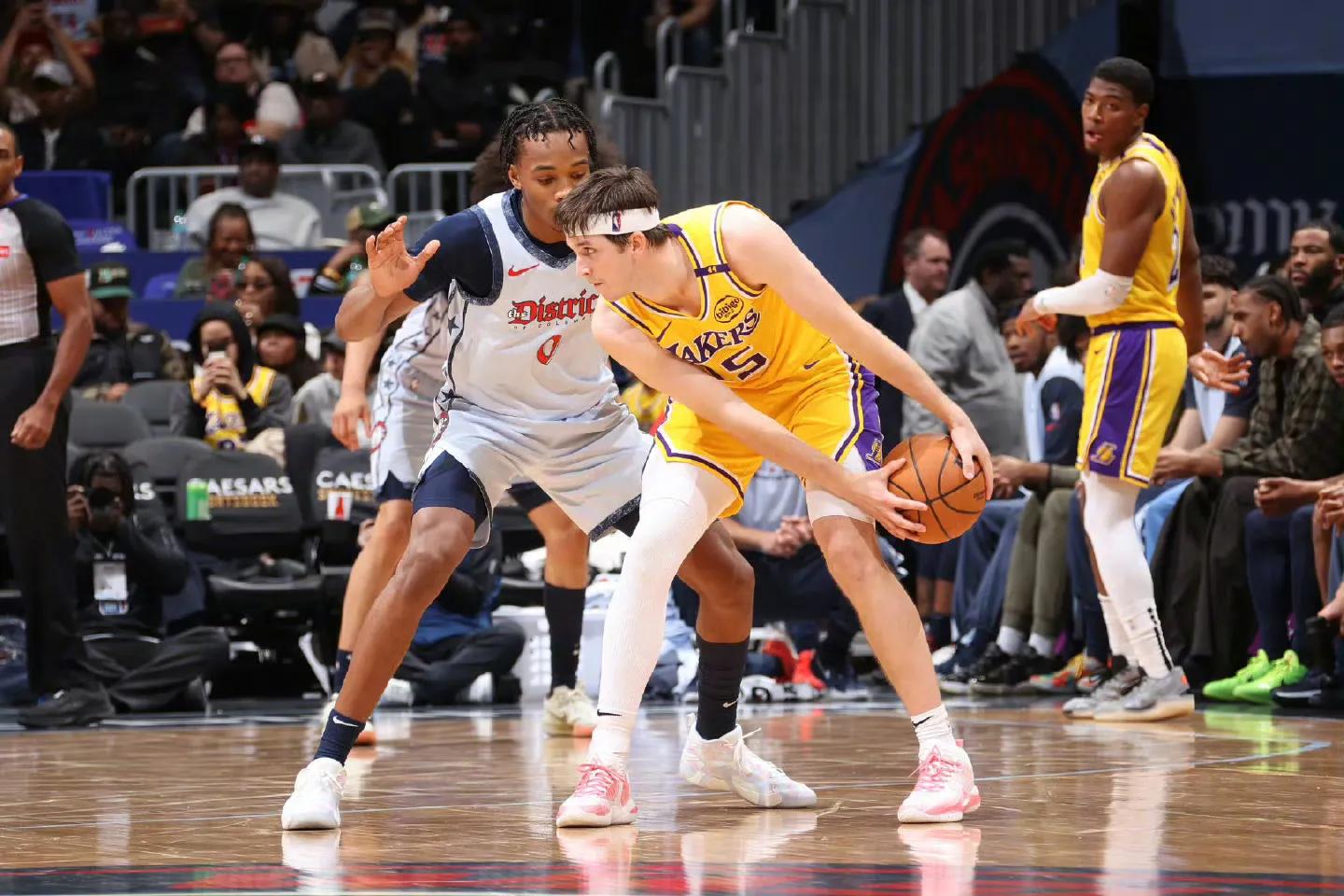 华沙莱兹格在比赛中取得重要胜利的简单介绍