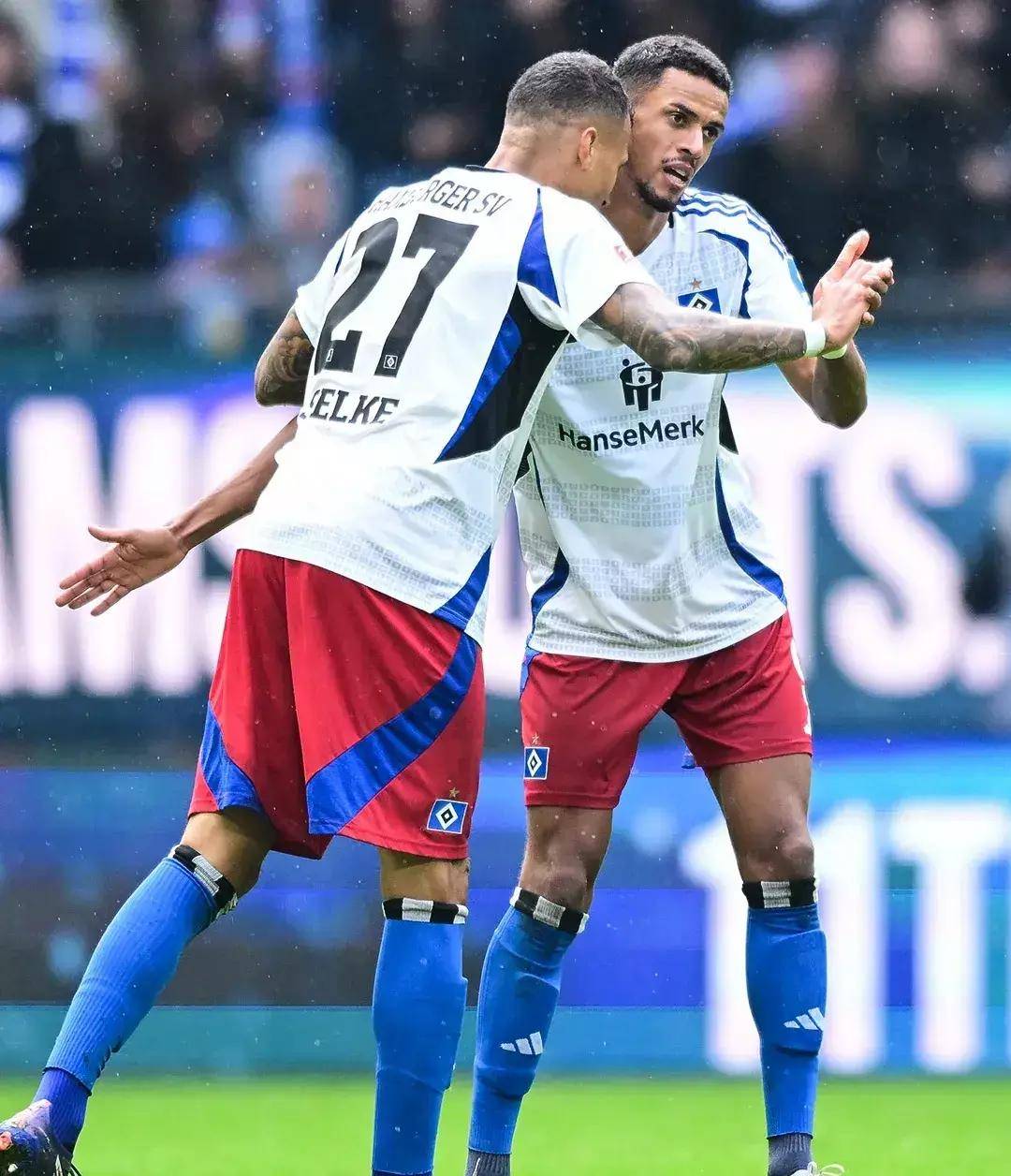 包含沙尔克遭遇主场惨败，积分榜位居垫底的词条