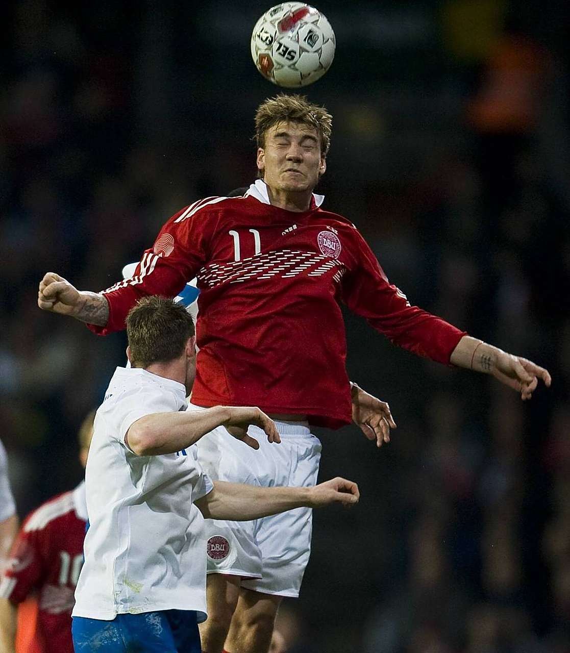 拜仁慕尼黑主帅因伤退赛,球队表现受影响 拜仁慕尼黑主帅因伤退赛,球队表现受影响