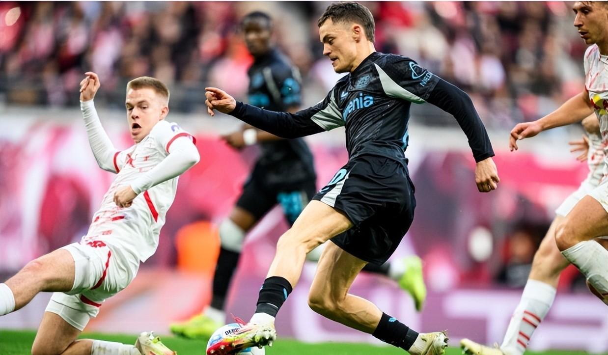 包含勒沃库森主场大胜，斩获三分成果的词条