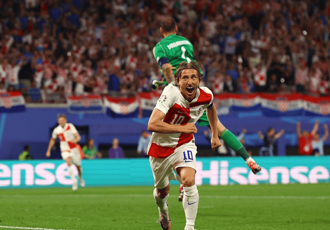 克罗地亚队战胜劲旅挺进半决赛