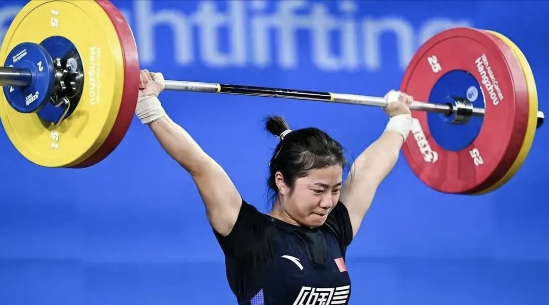举重项目选手强势出击，赛场上尽显魅力的简单介绍