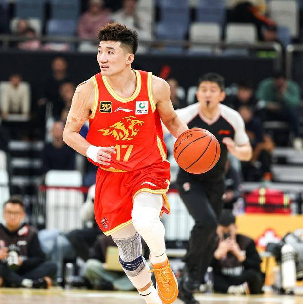 关于球员个人技术表现抢眼,助球队取胜的信息 关于球员个人技术表现抢眼,助球队取胜的信息