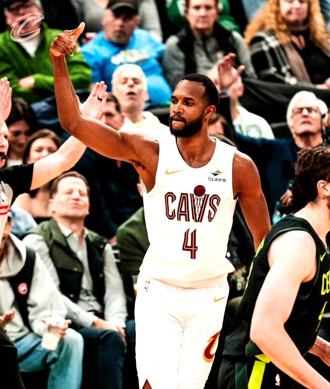 以往不被看好的球队大逆转，赢得掌声的简单介绍