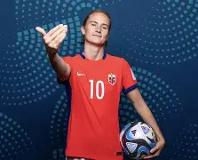 包含挪威球员齐心协力，带队跻身强项的词条