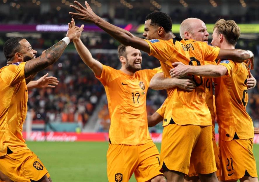 芬兰队历史性首次参加欧洲杯小组赛