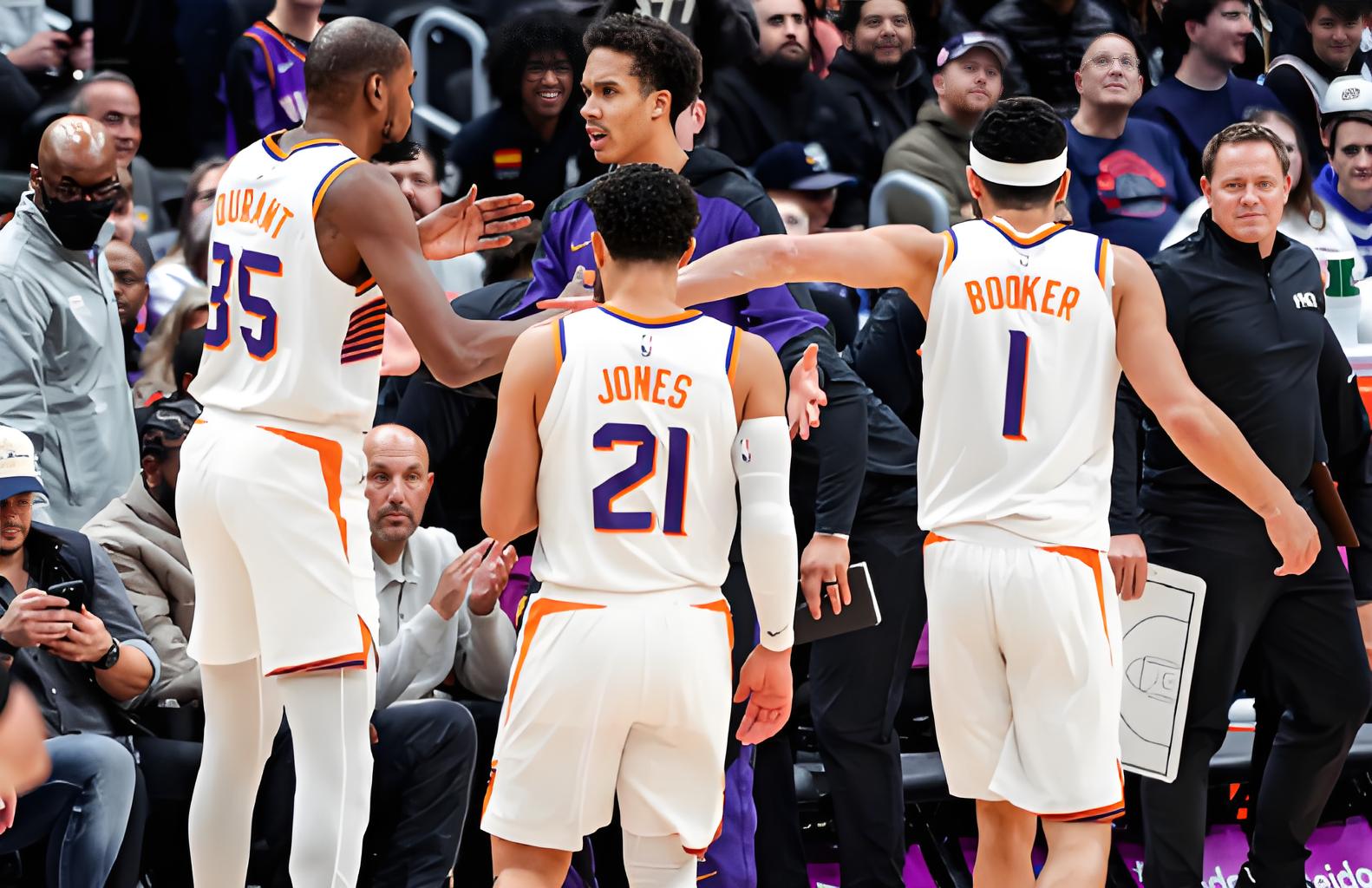 太阳客场击败独行侠,布克27分领跑全队 太阳客场击败独行侠,布克27分领跑全队