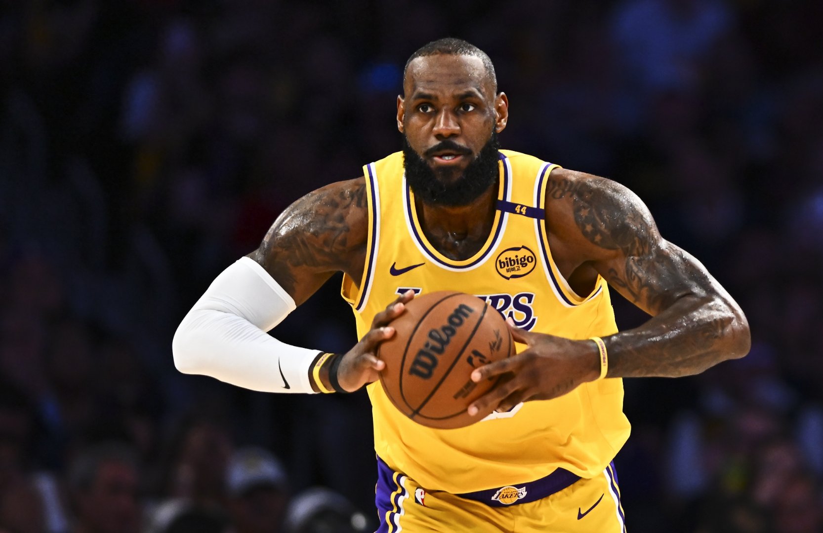 詹姆斯率领湖人取得四连胜，实现战绩第一的简单介绍