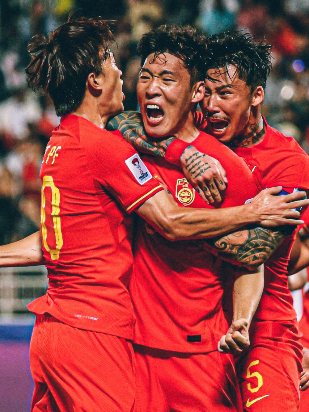 足球比赛实力见证，每个运动员都尽展才华