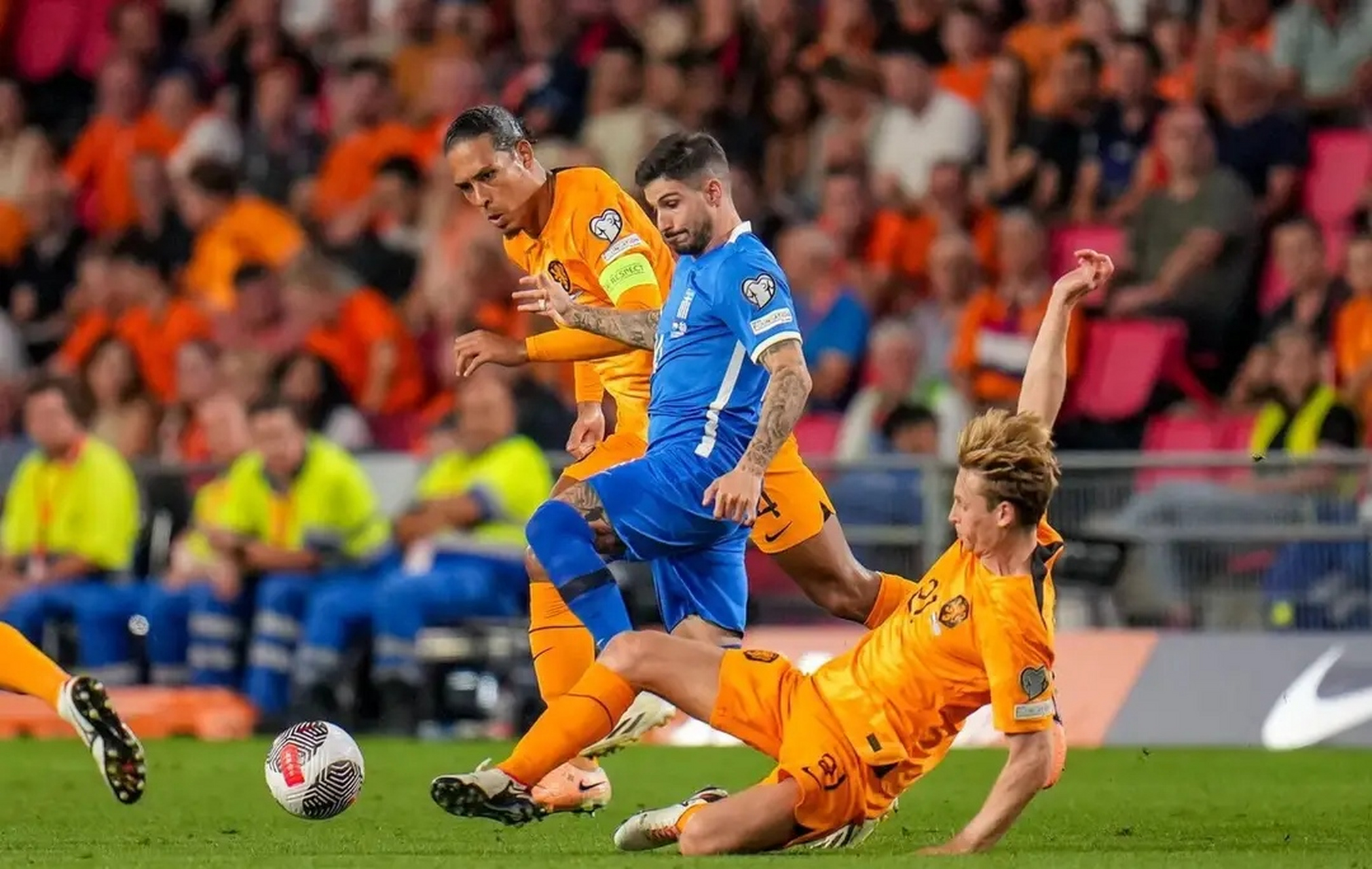 欧预赛精彩瞬间回顾，球迷热情高涨