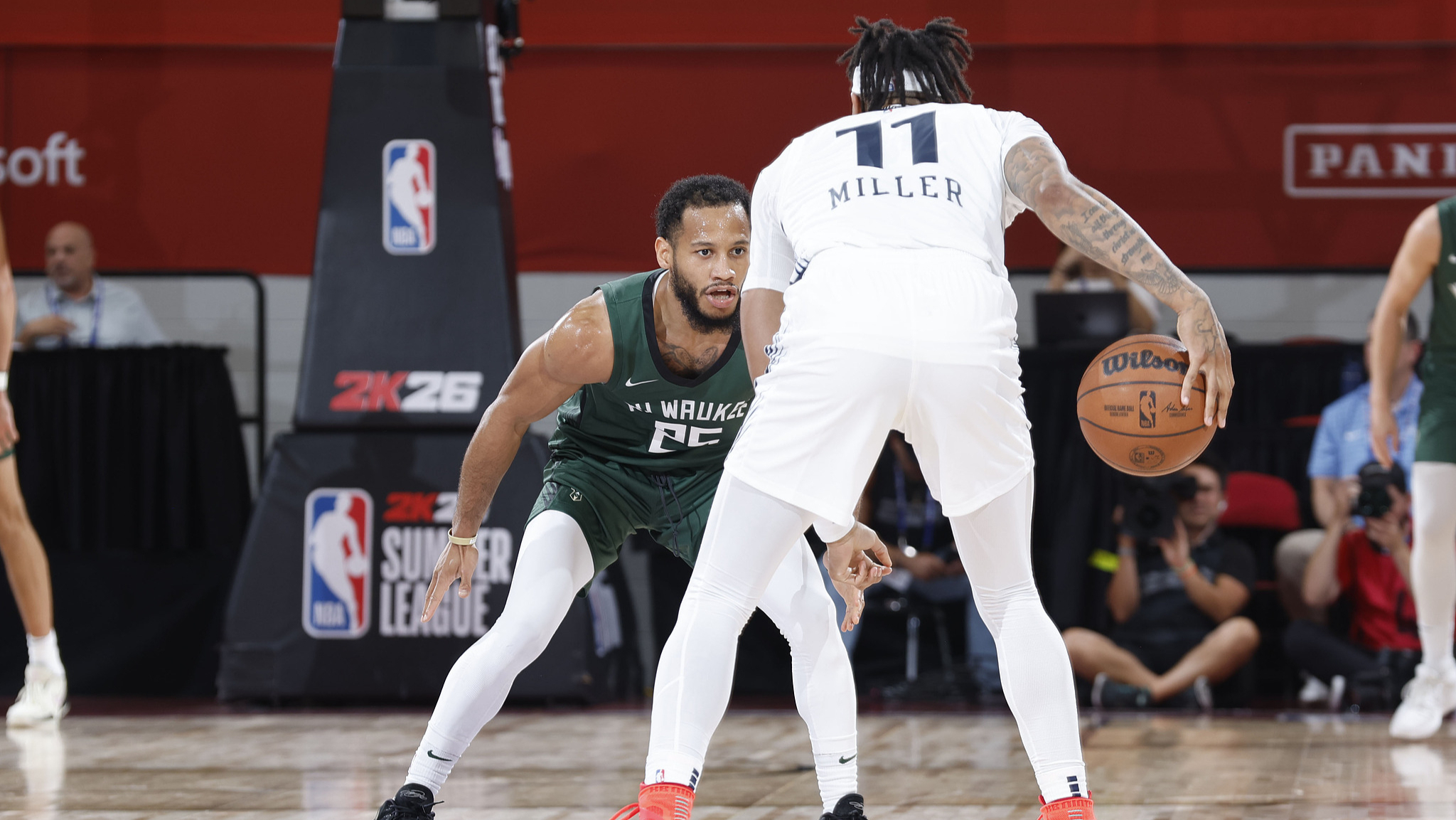 雄鹿险胜快船，欧文刷新纪录