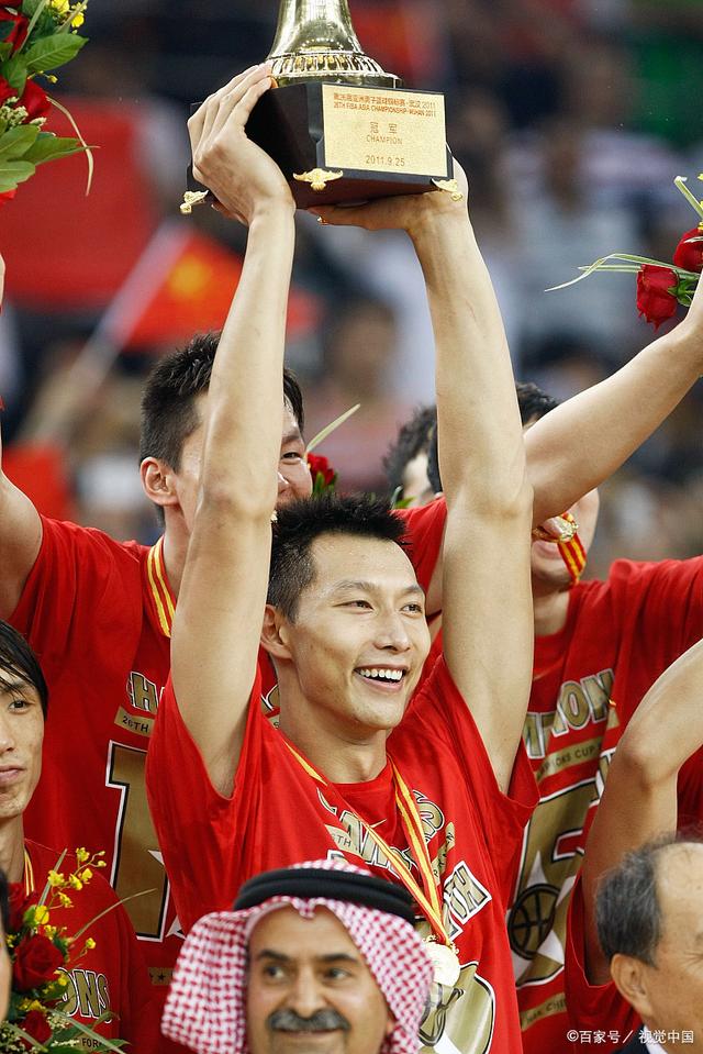 关于火箭完胜勇士，易建联高光表现的信息