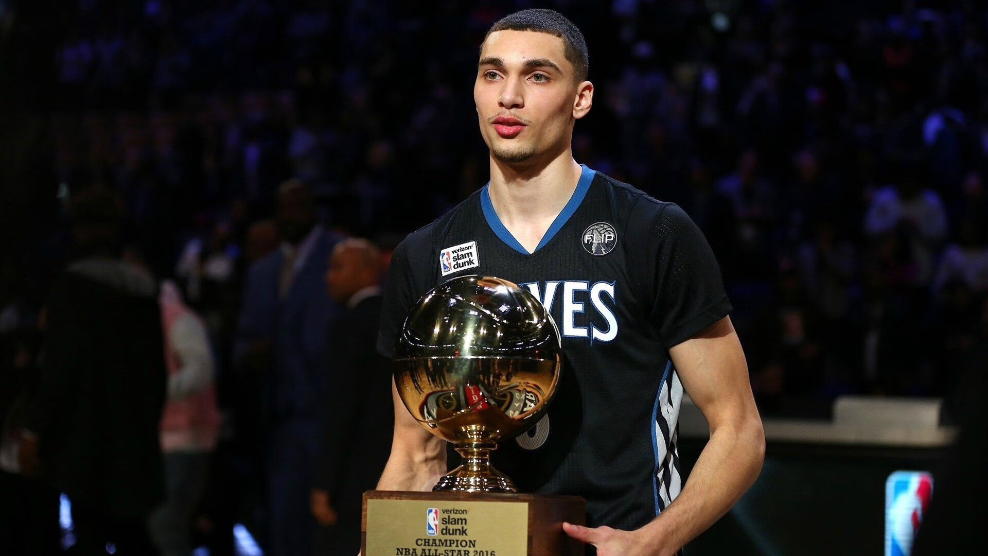 独行者的终场绝杀,伊布一球定乾坤,曼城撕裂法兰西铁幕