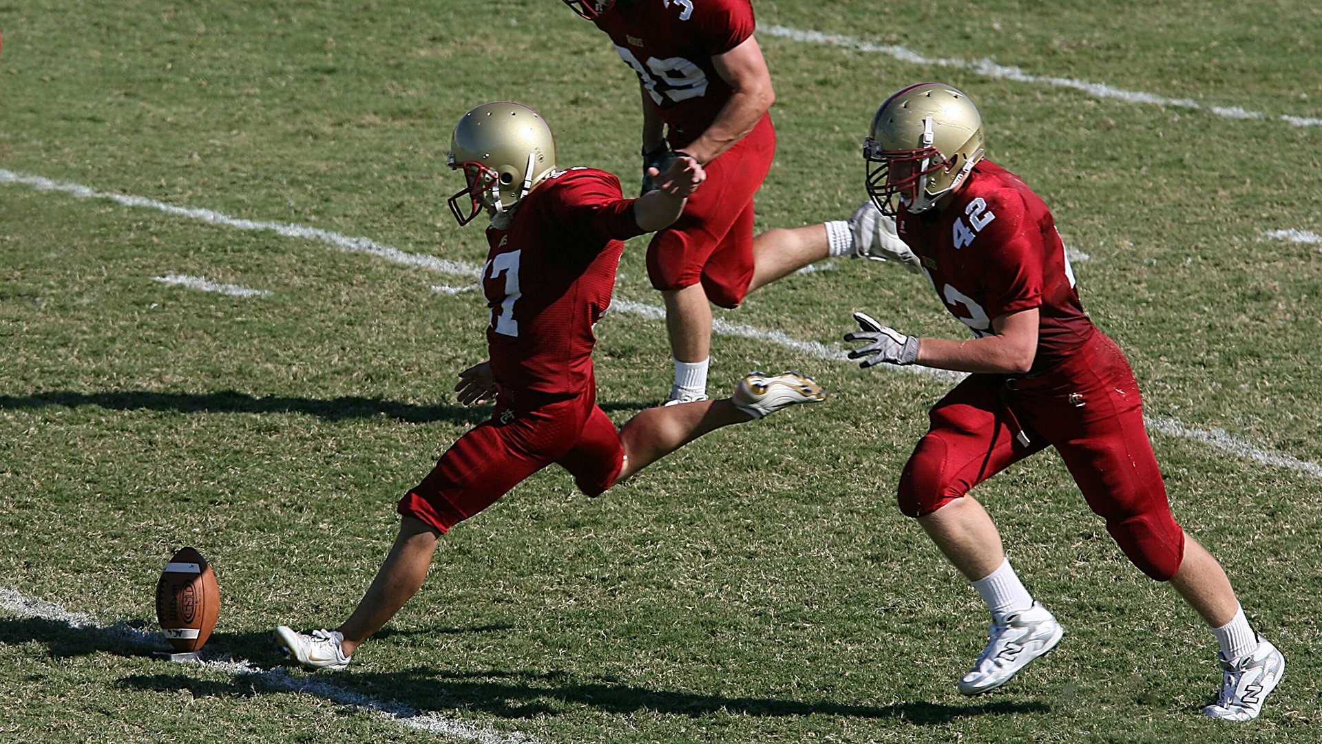 闪烁的三个瞬间,当巴尔韦德以连续惊雷击穿冰岛史诗的沉默