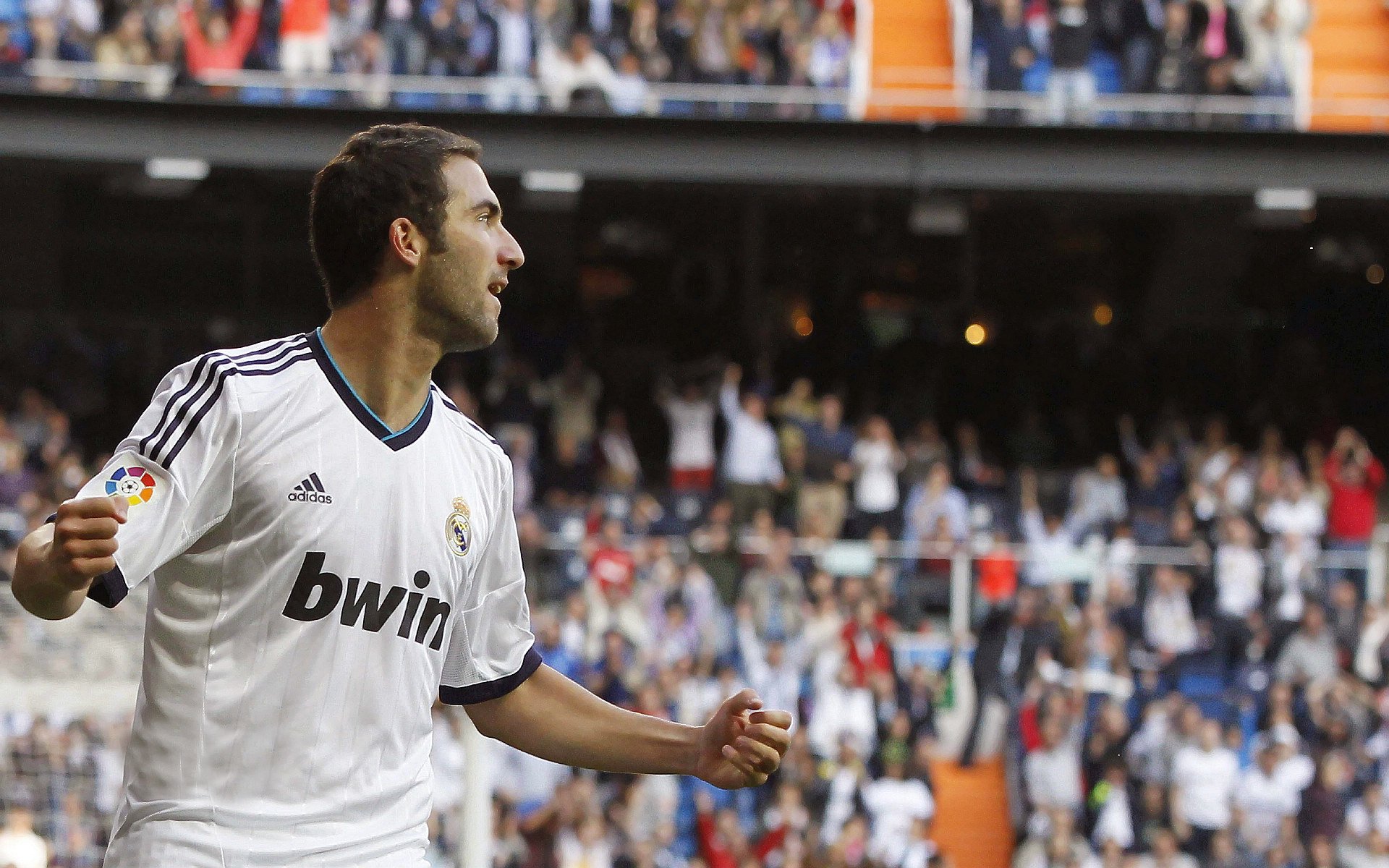 草根逆袭！墨西哥无名小卒布鲁诺独造两球，击溃巴萨巨星云集之师